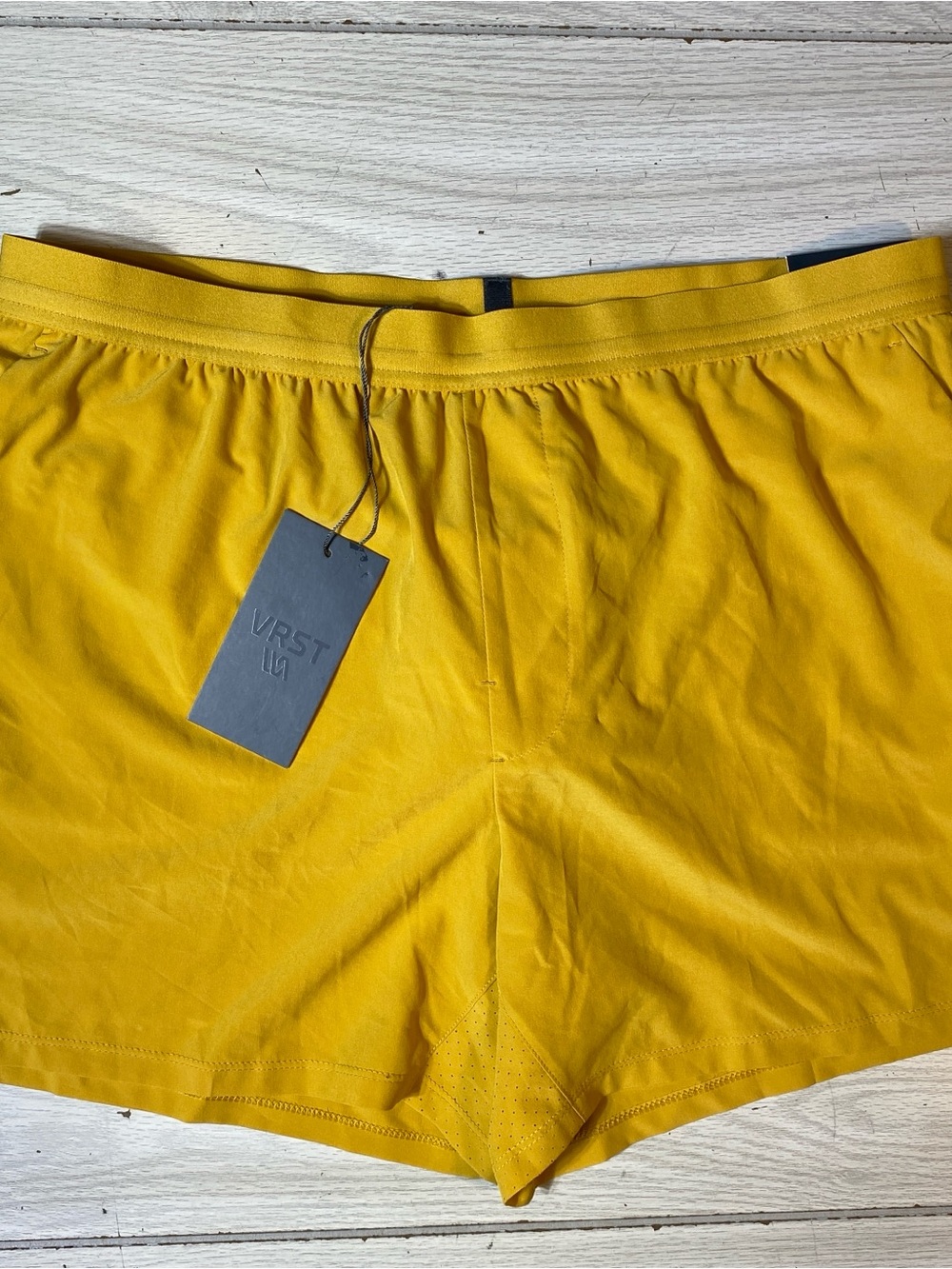 VRST Men’s Accelerate Lined Running Shorts Gold Yellow Size L 5”inseam  NWT!